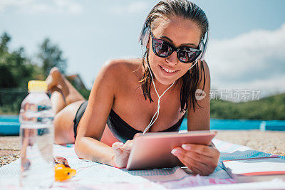 Woman by the pool can get tanned